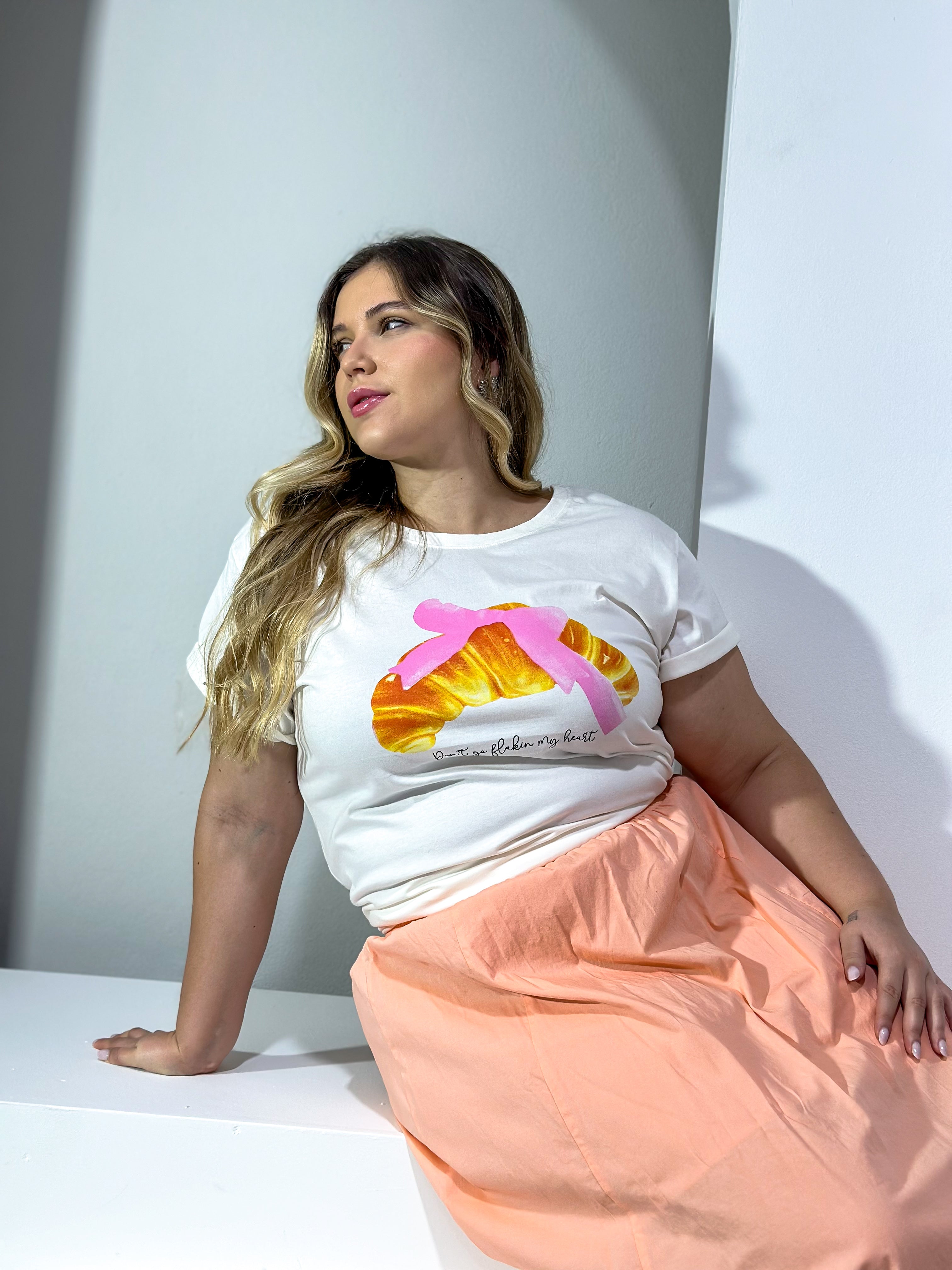 T-SHIRT BETINA OFF WHITE PLUS  100% ALGODÃO M/M