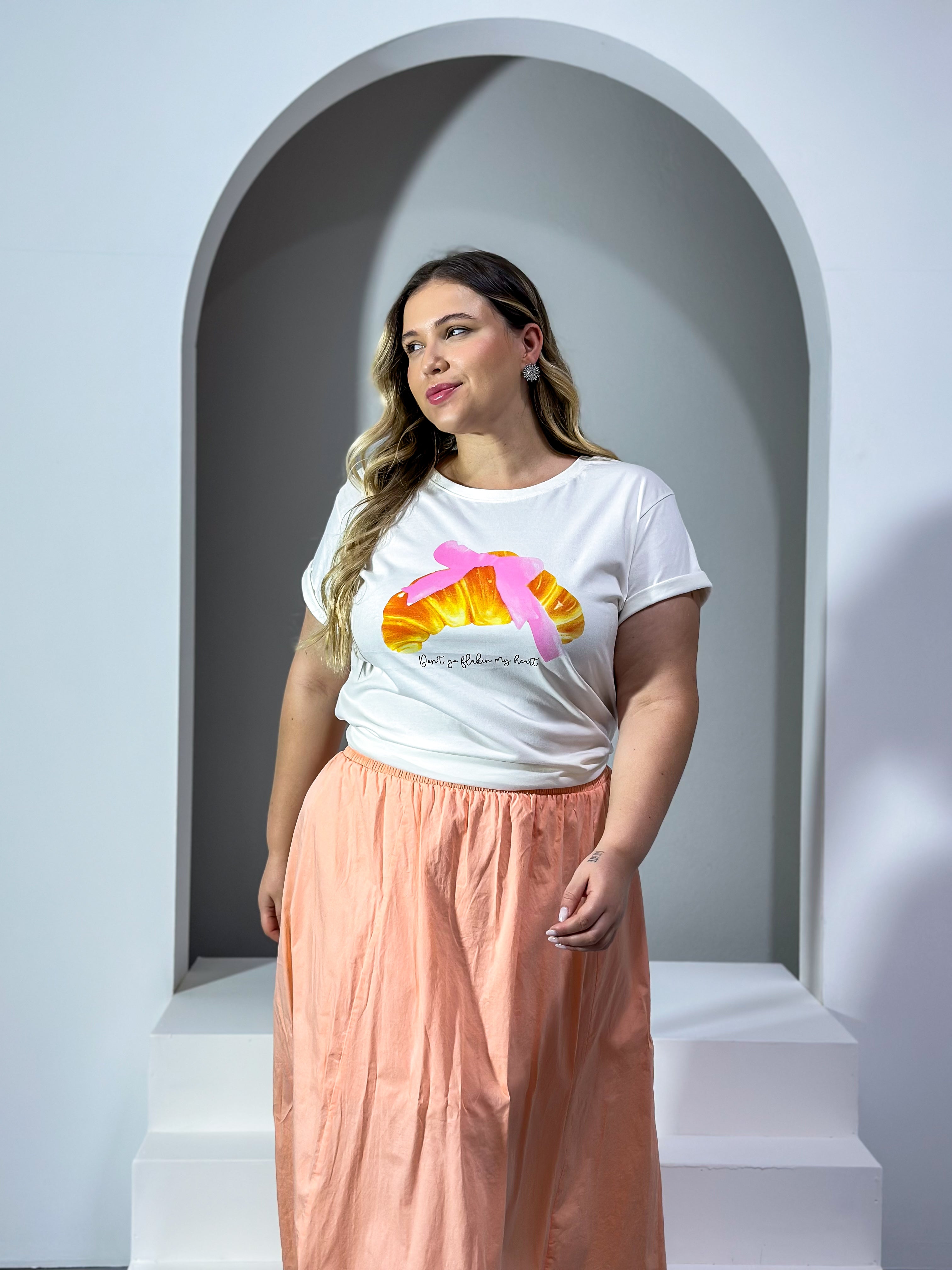 T-SHIRT BETINA OFF WHITE PLUS  100% ALGODÃO M/M